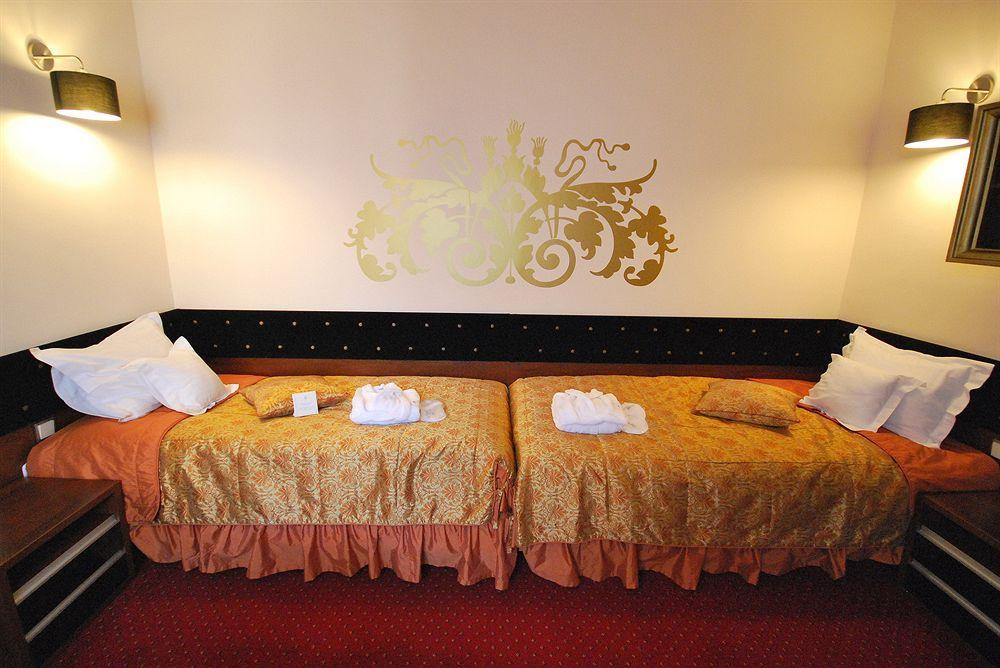 Dwor Kombornia Hotel&Spa Exterior photo