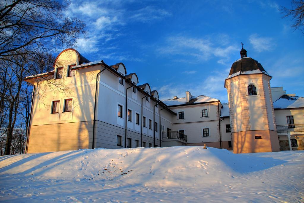 Dwor Kombornia Hotel&Spa Exterior photo