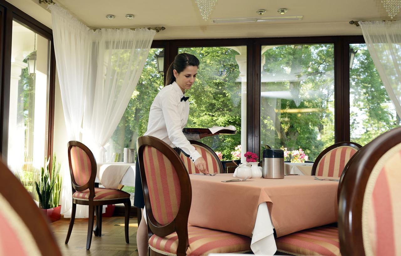 Dwor Kombornia Hotel&Spa Exterior photo