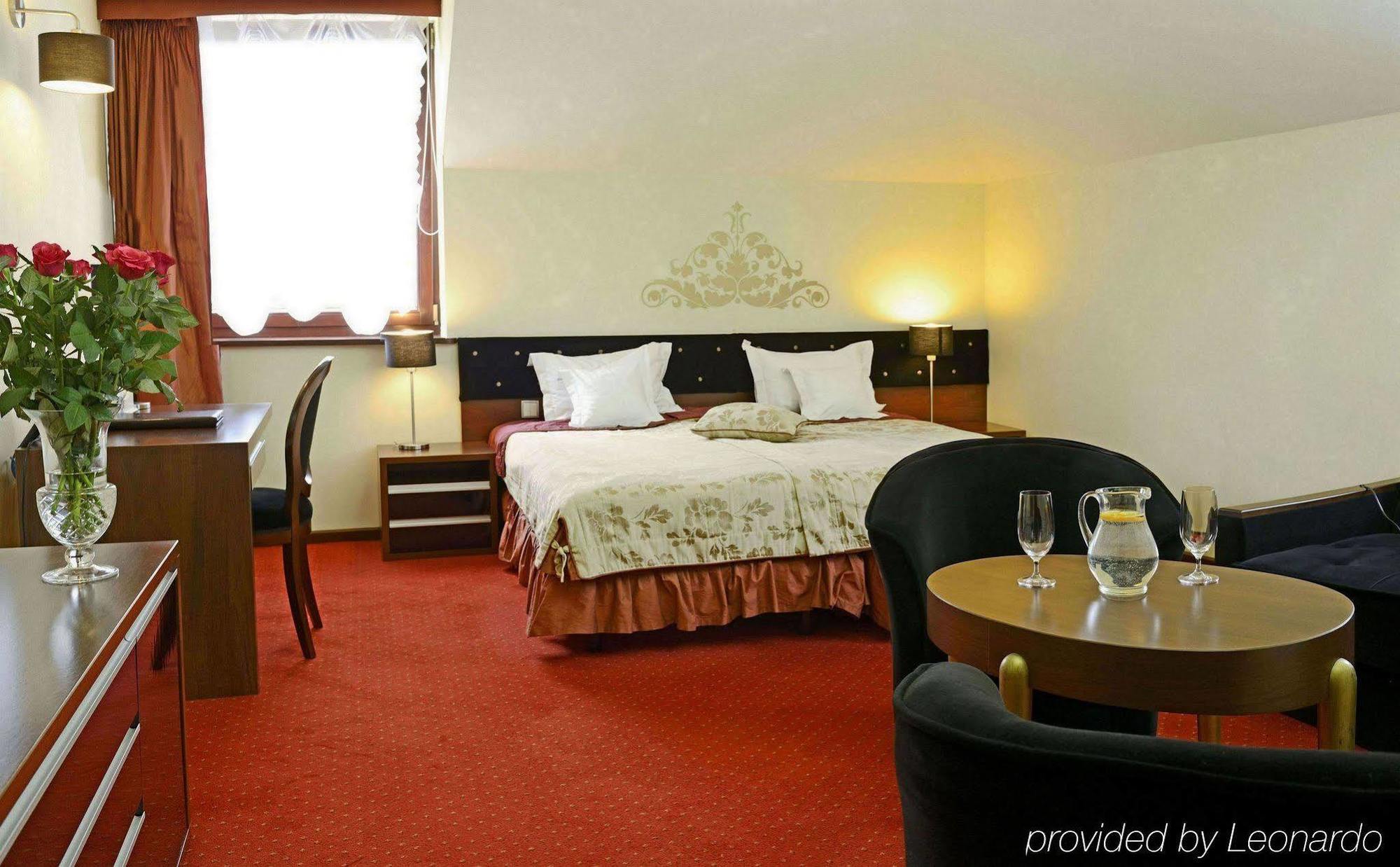 Dwor Kombornia Hotel&Spa Exterior photo
